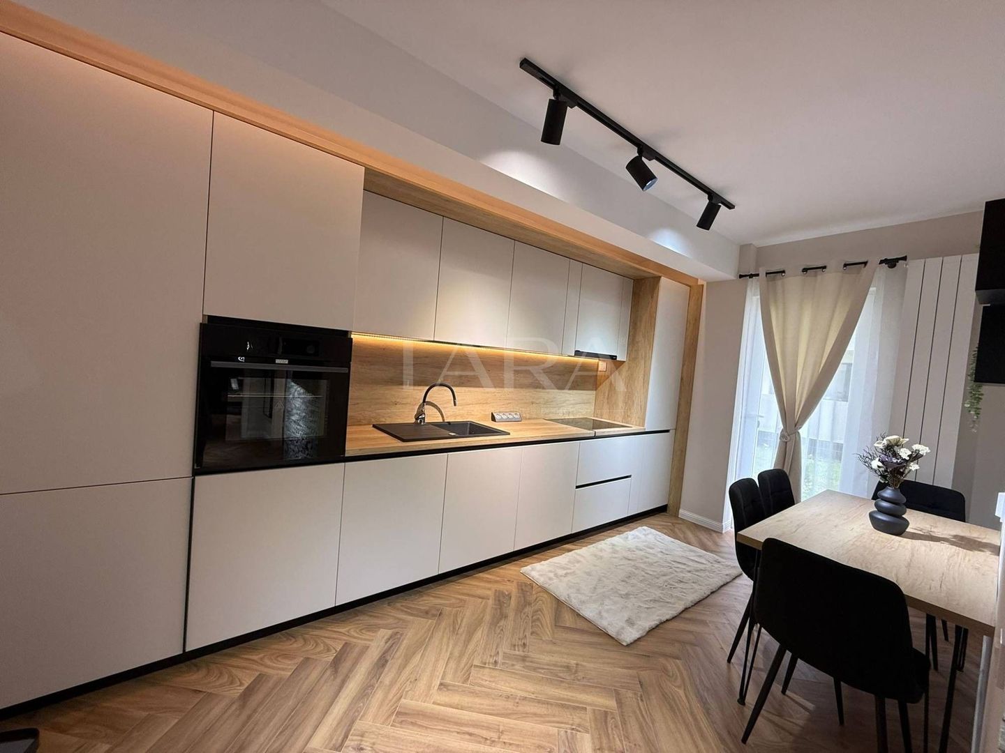 Apartament 3 camere cu grădină. Ultrafinisat si mobilat. - Poză 1