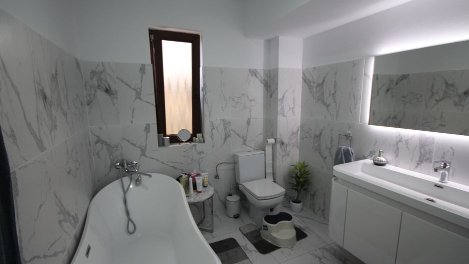 Modern si primitor - Poză 32