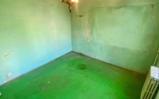 Etaj 2 Apartament 2Camere-Decomandat  Bloc din 1983 -Zona Nicolina 1! - Poză 4