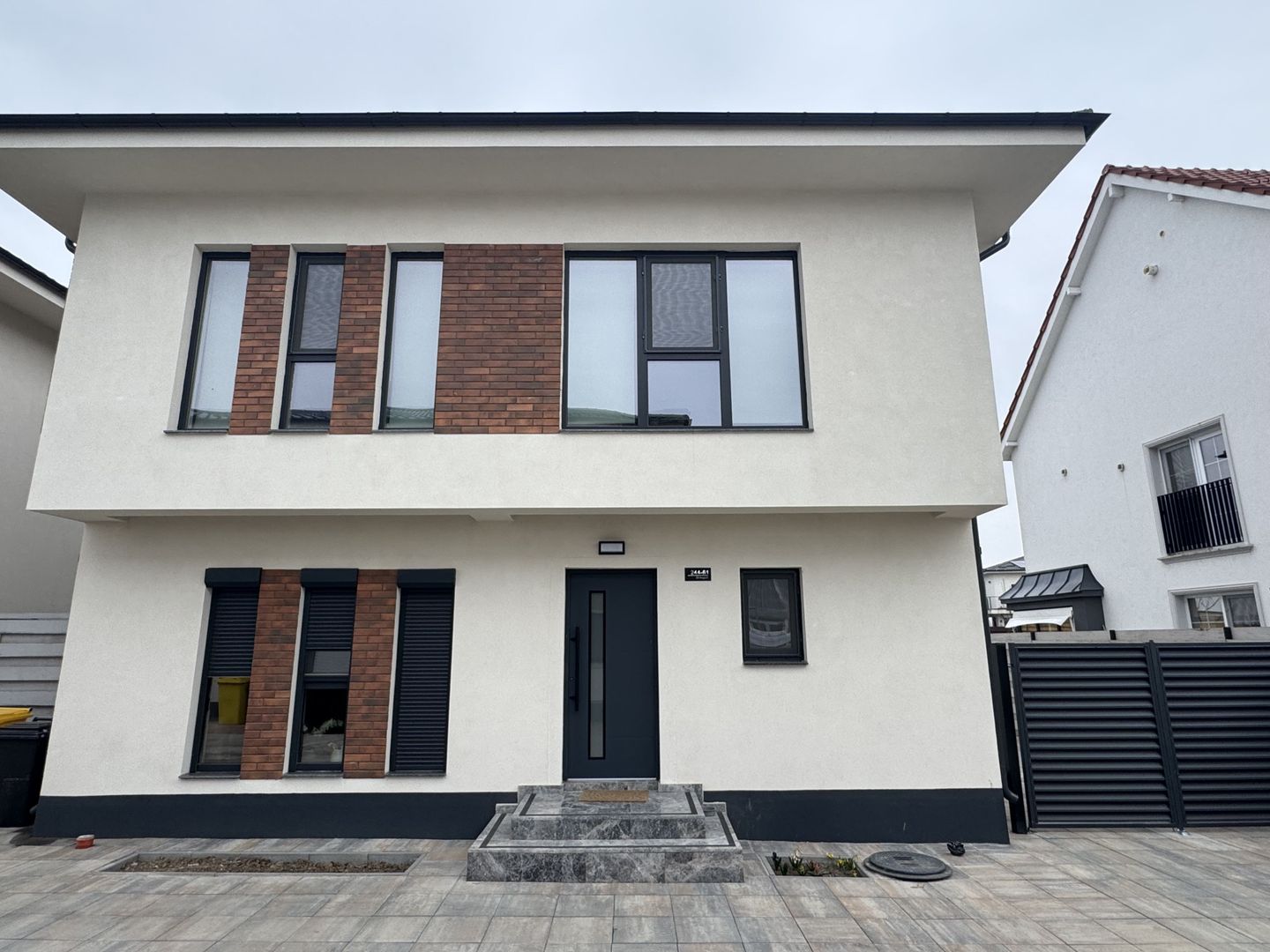 Individuala 23 august TOATE UTILITATILE, curte 350m2 - Poză 2