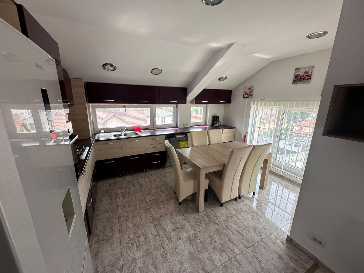 De vanzare! Apartament frumos și spatios in Zorilor - Poză 1