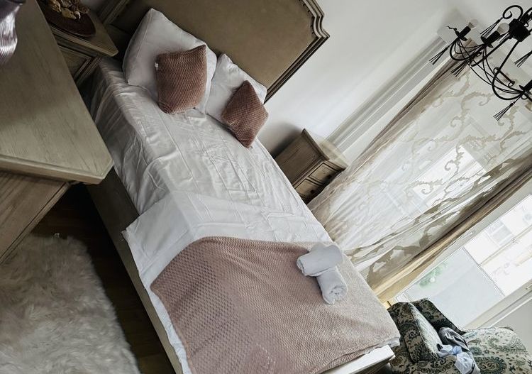 Închiriez apartament 3 camere, Bd. Decebal, lux - Poză 2