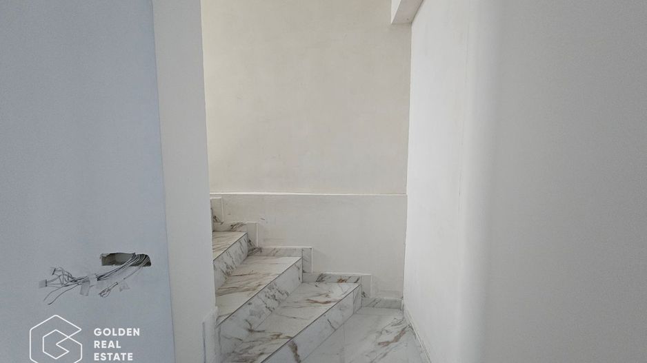 Vila cu 5 camere, 4 bai, Otopeni-centru, COMISION 0, renovata complet - Poză 9