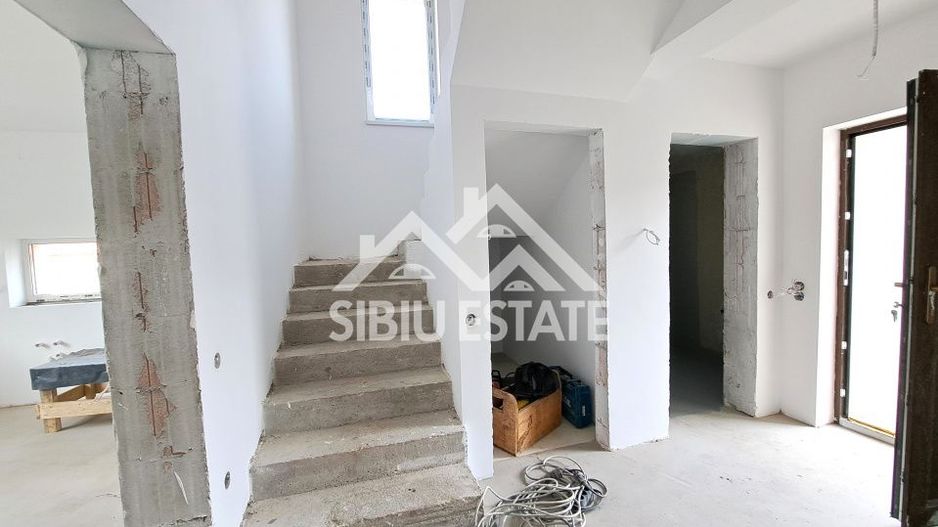 Casa noua 4 camere, 2 bai, terasa, curte si magazie - Poză 4