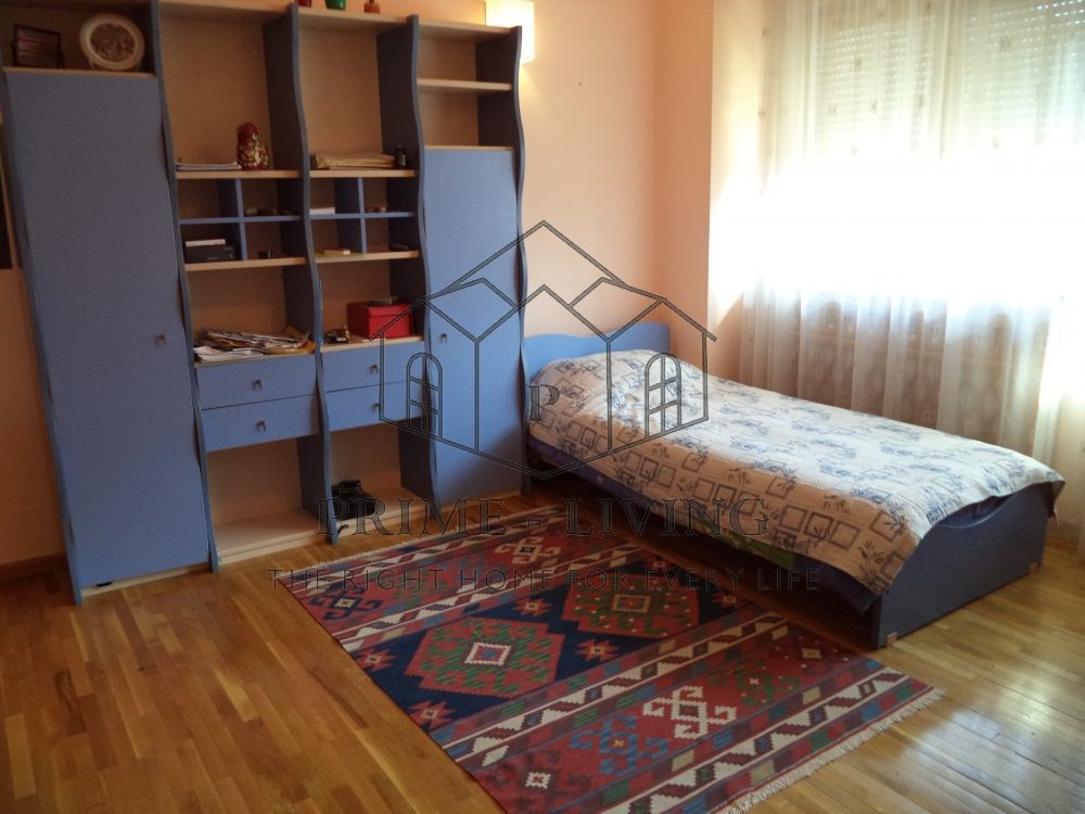 VILA - 4DORMITOARE SI GRADINA DE 300 MP LA INCHIRIERE IN IANCU NICOLAE - Poză 9