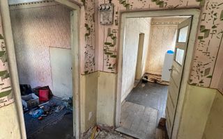 Casă de vânzare în Călanul Mic –  2 clădiri, curte, grădină, garaj - Poză 15