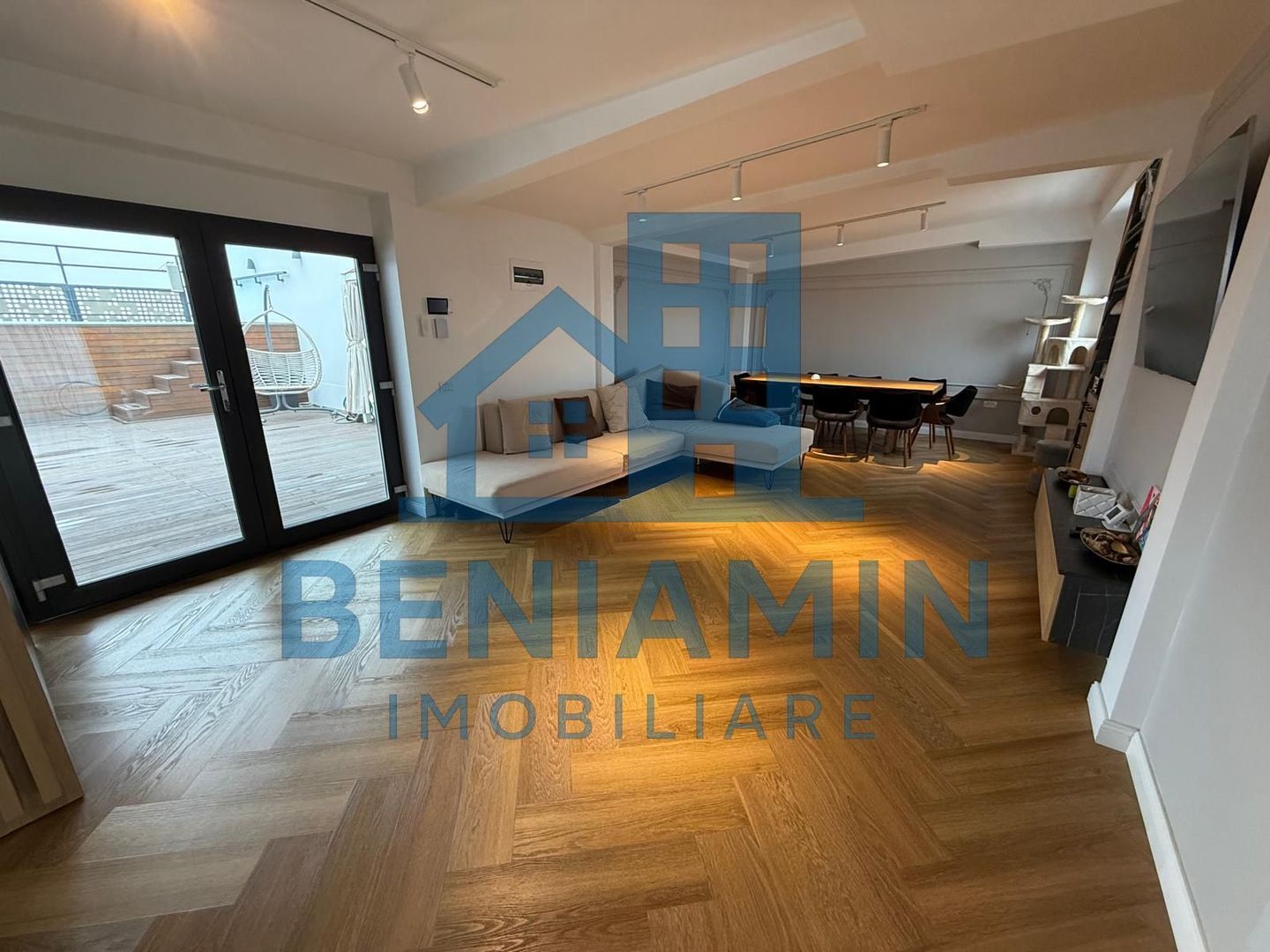 Penthouse cu piscina la etajul 11-Mobilat Lux-300mp-parcare-lift - Poză 9