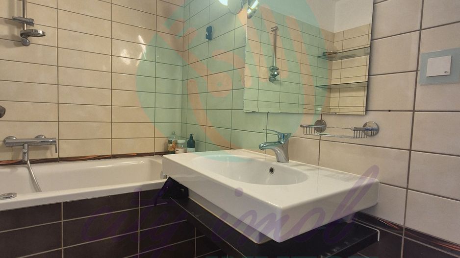 3 camere cu view spectaculos in Asmita Gardens - Poză 17