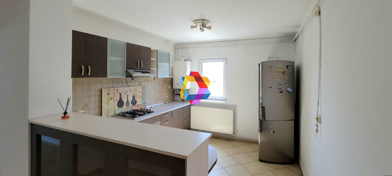 Apartament cu patru camere, zona Grivitei 80mp - Poză 4