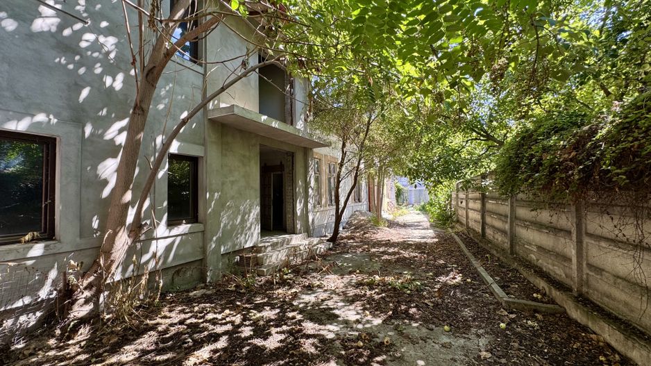 OPORTUNITATE RARA - imobil central, multifunctional, curte PROPRIE - Poză 3