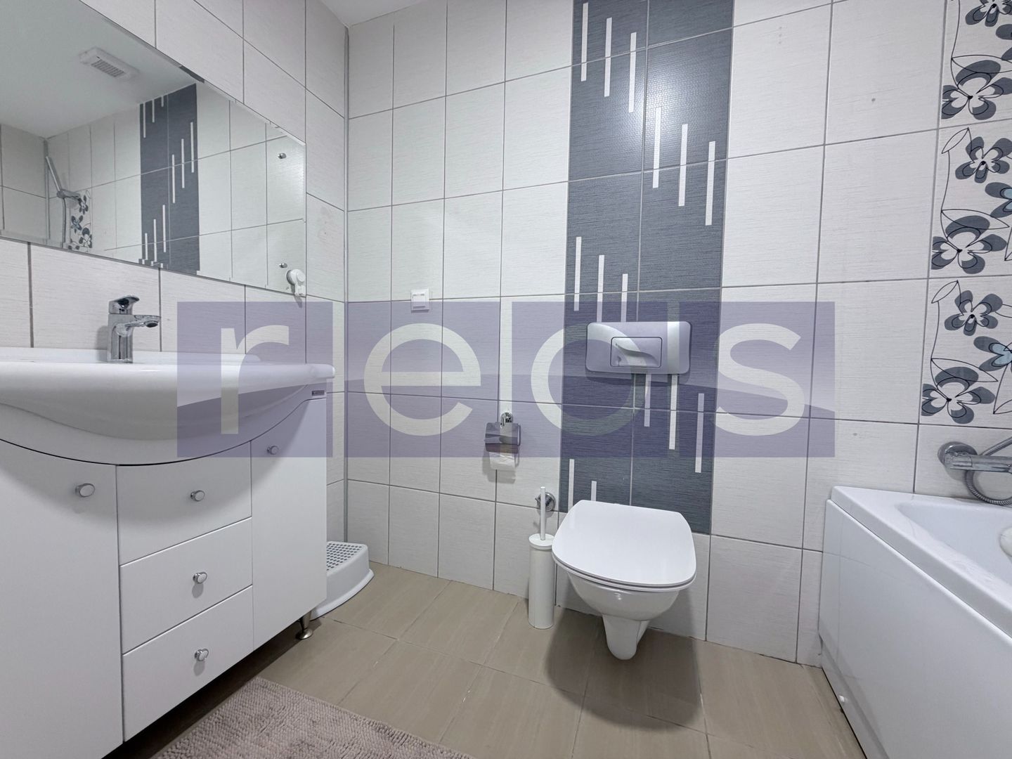 VANZARE 3 CAMERE | ETAJ 1/1 | LOC PARCARE INCLUS | VEDERE PISCINA | COSMOPOLIS - Poză 10