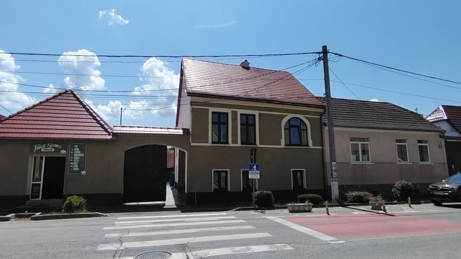 De vânzare o proprietate cu 2 corpuri de clădire și teren, în Agnita - Poză 1