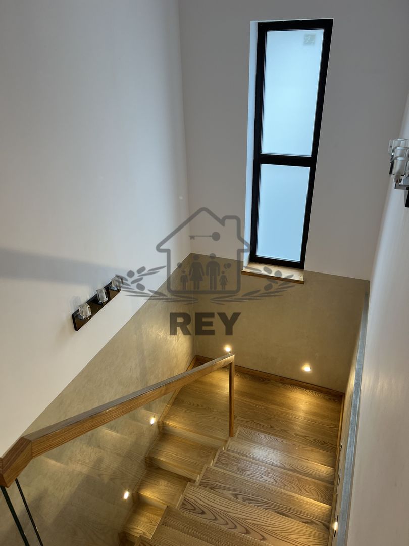 Casă de tip triplex la vânzare 6 camere /Șelimbăr /Secția 1 de Poliție - Poză 8