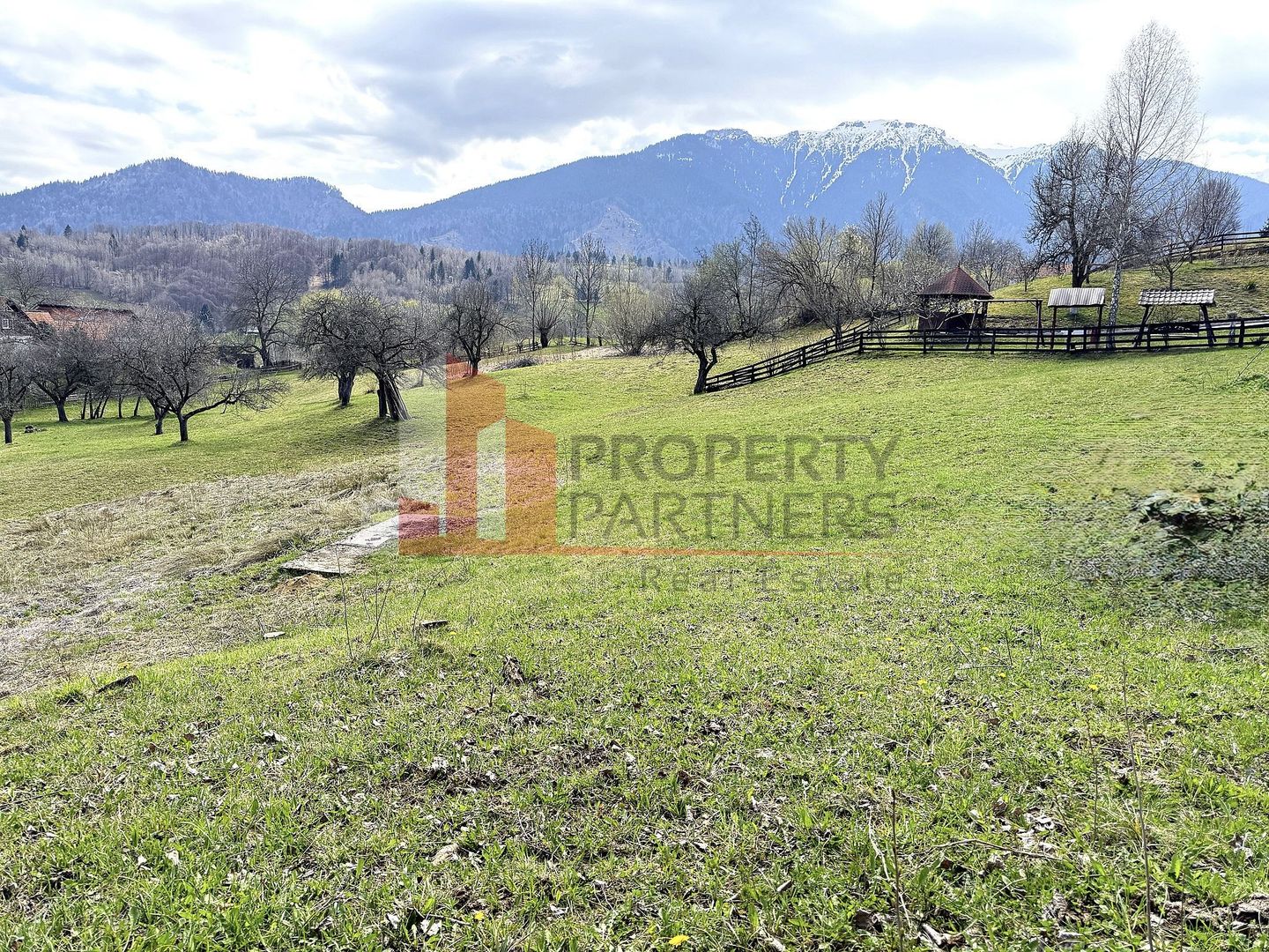 TEREN 2.495 MP | BRAN – SOHODOL | VEDERE PANORAMICĂ SPRE BUCEGI - Poză 2