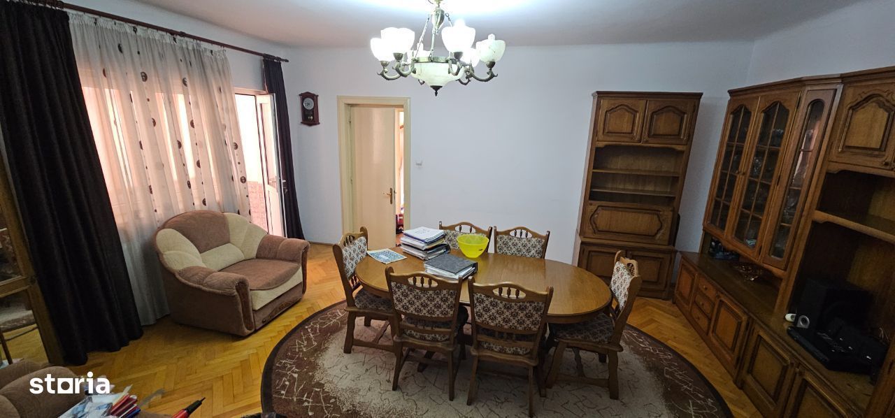 Vila P+1 Piața Muncii , strada Orzari, apartament cu 3 camere la Parer - Poză 9