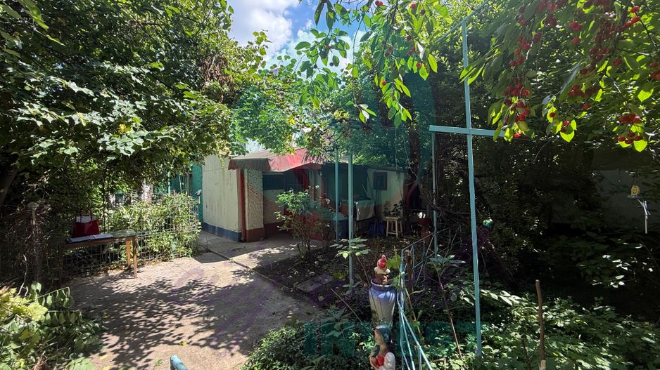 "Casa bunicii" pe un lot de teren de 307 mp - Poză 1