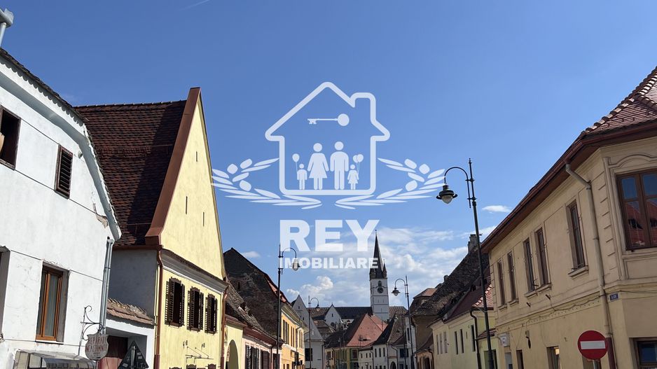 Patru spatii comerciale + locuinta + teren construibil / zona Centrala - Poză 1