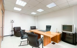 Cladire cu functiuni mixte - Poză 12