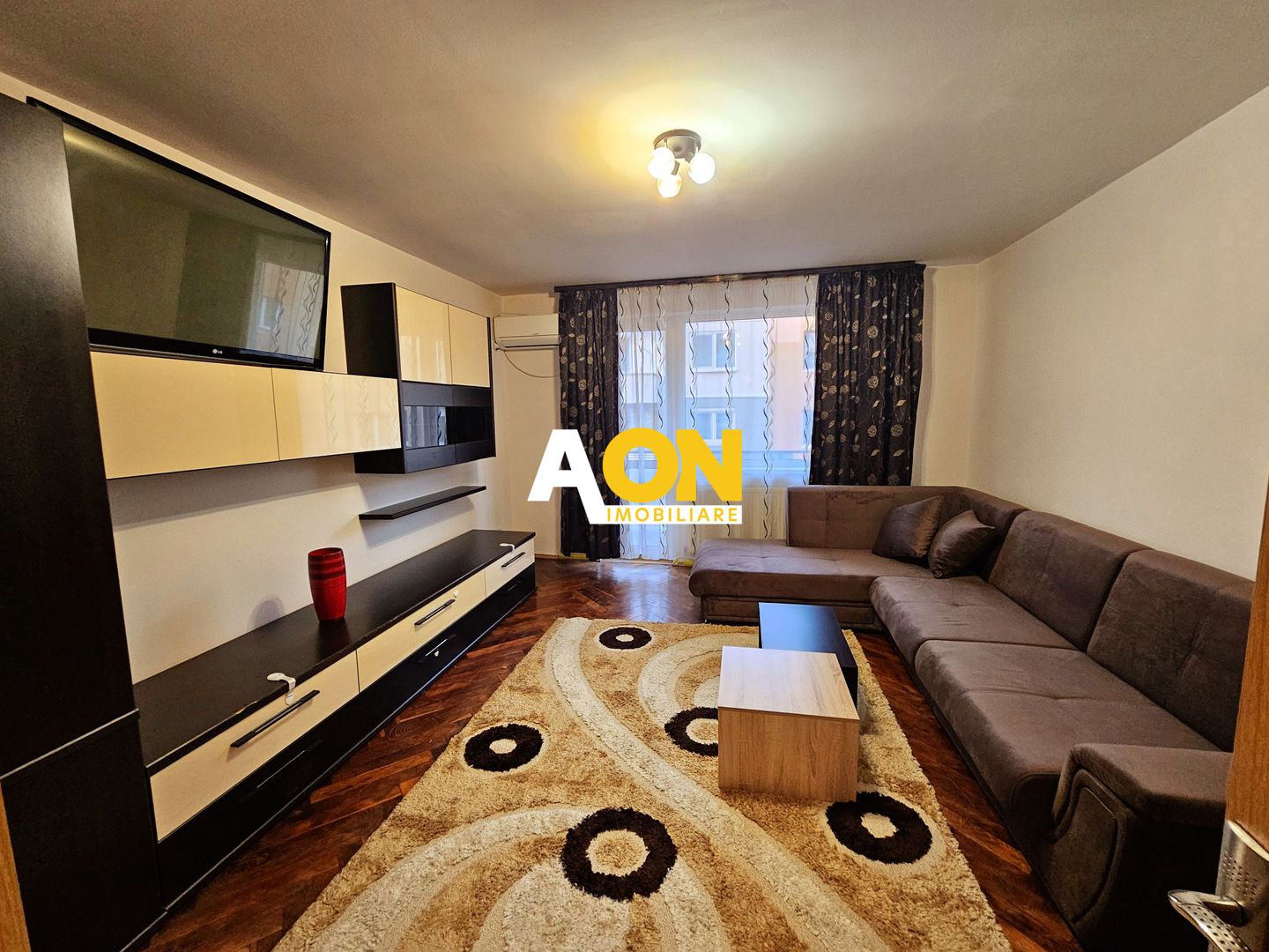 Apartament 3 camere, 2 bai, mobilat, utilat, etaj 3,  cu boxa, Cetate - Poză 1