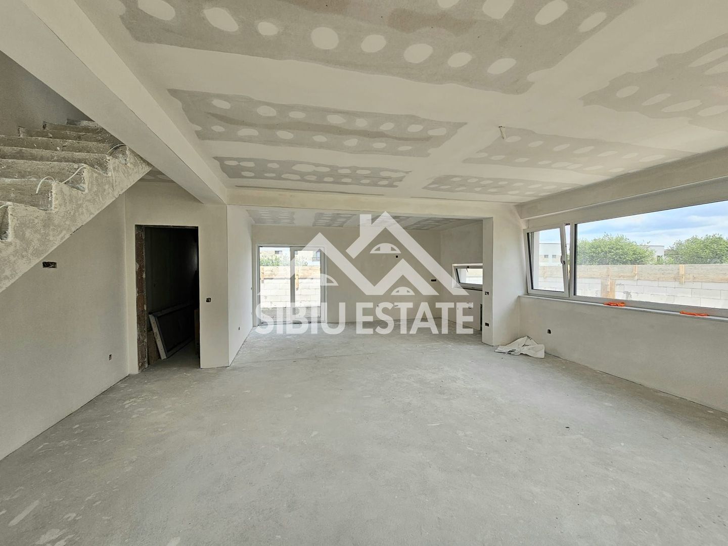 Casa Selimbar, Sibiu 3 dormitoare, 3 bai, terasa - Poză 3