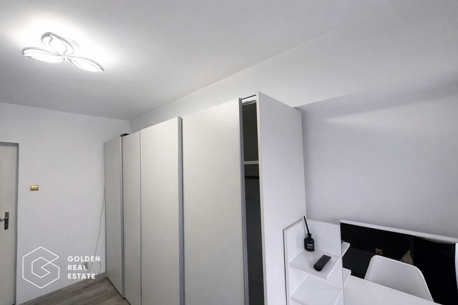 Apartament 2 camere, Piata Mica, renovat recent si loc de parcare inclus - Poză 9