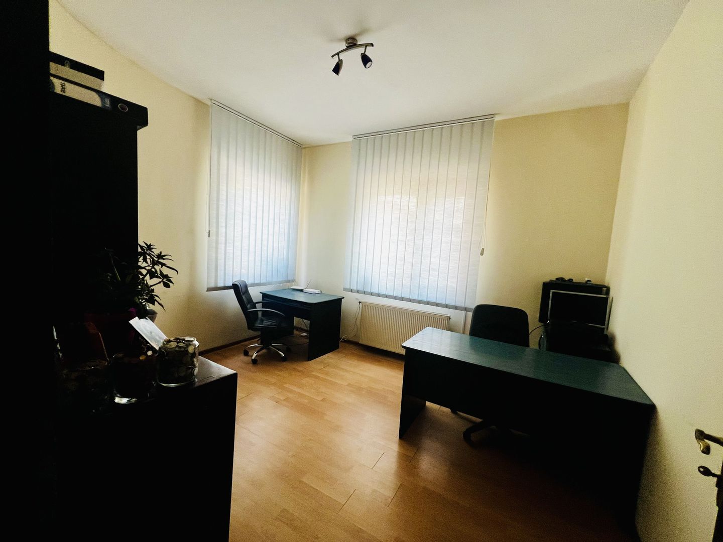 Casa individuala 6 camere  spatioase - zona Mehala - Poză 9