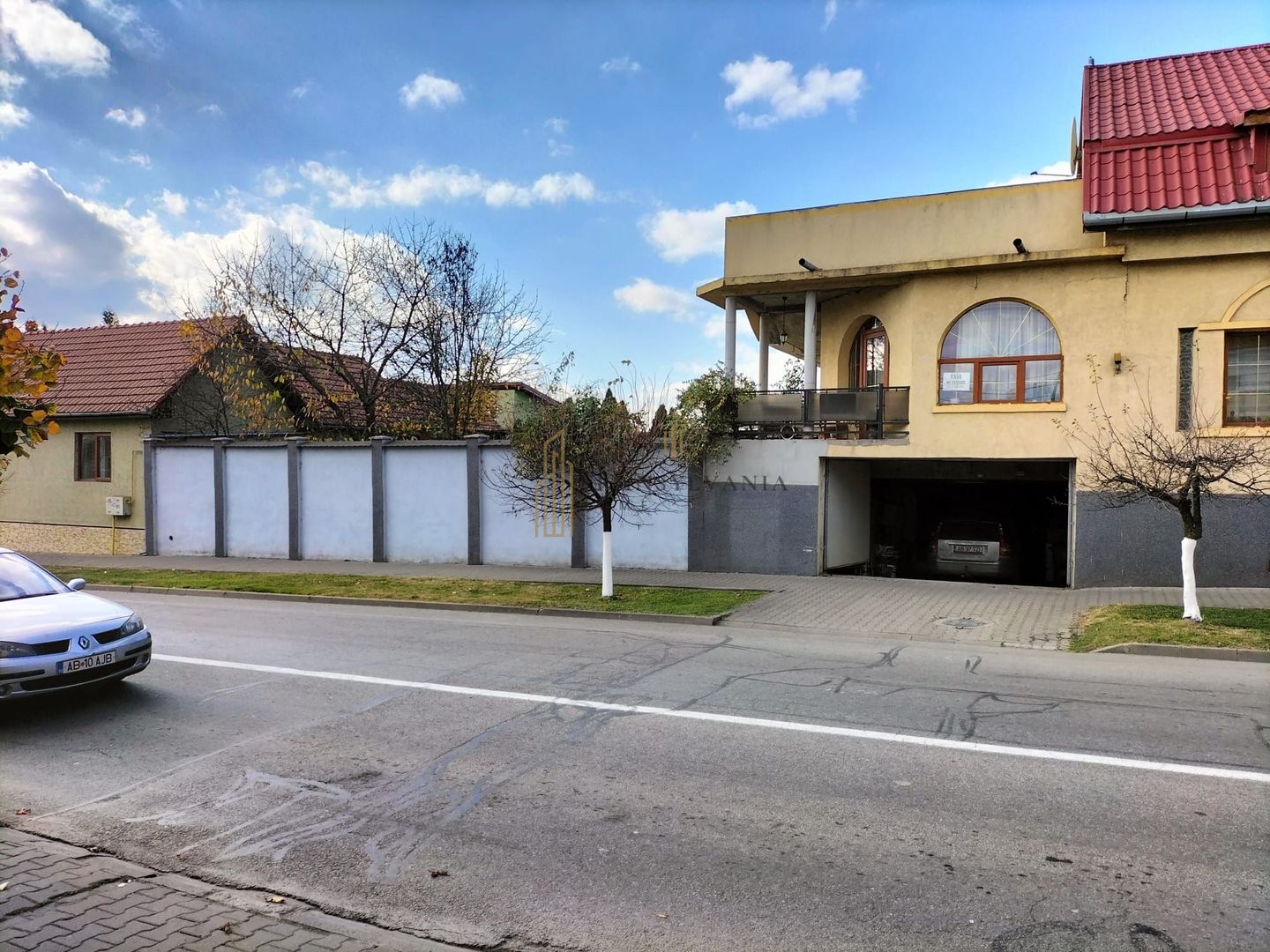 Casa in zona ultracentrala in orasul Blaj - Poză 2