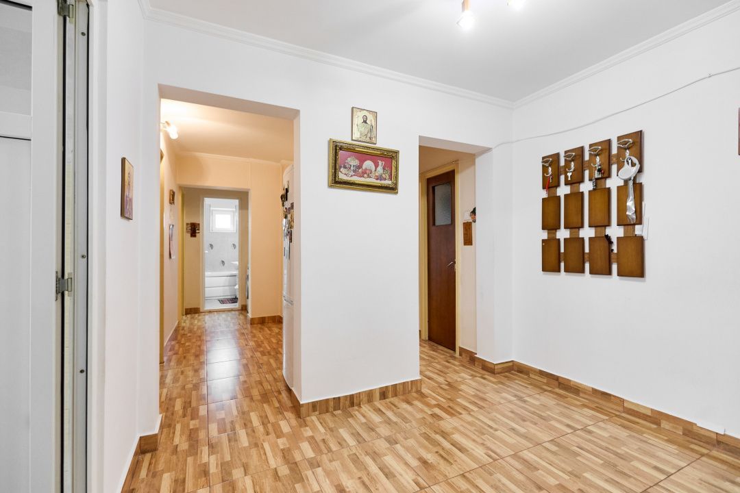 Apartament decomandat  4 camere -  etaj intermediar - Cartier Nord - Poză 7