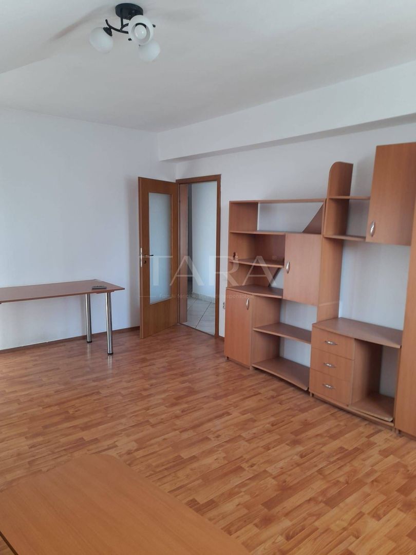 Apartament spațios cu 3 camere și garaj, Zorilor - Poză 1