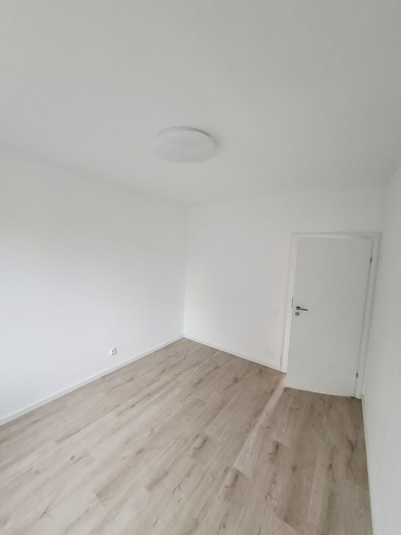 BUFTEA - APARTAMENT 3 CAMERE CU TRERASA SI CURTE. - Poză 10