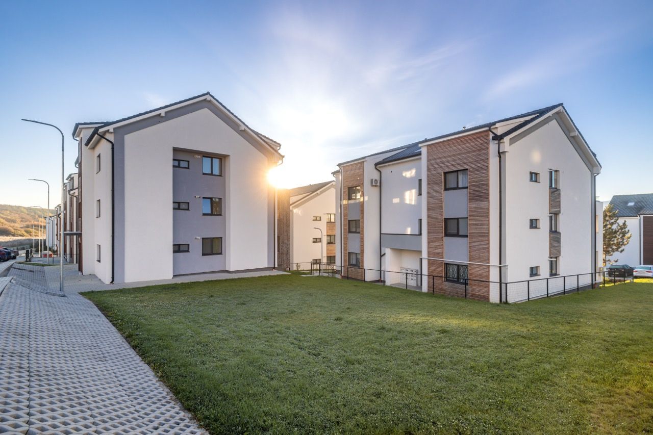 Apartament 3 camere, 2 bai, balcon, aer conditionat - finisat la alb - Poză 13