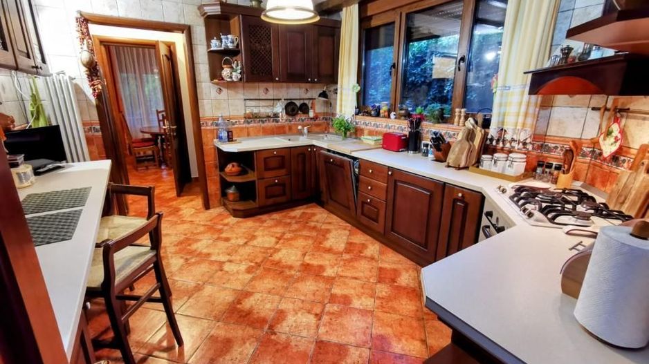 Casă spațioasă și elegantă în Dămăroaia- Jiului- Izbiceni- Comision 0% - Poză 11