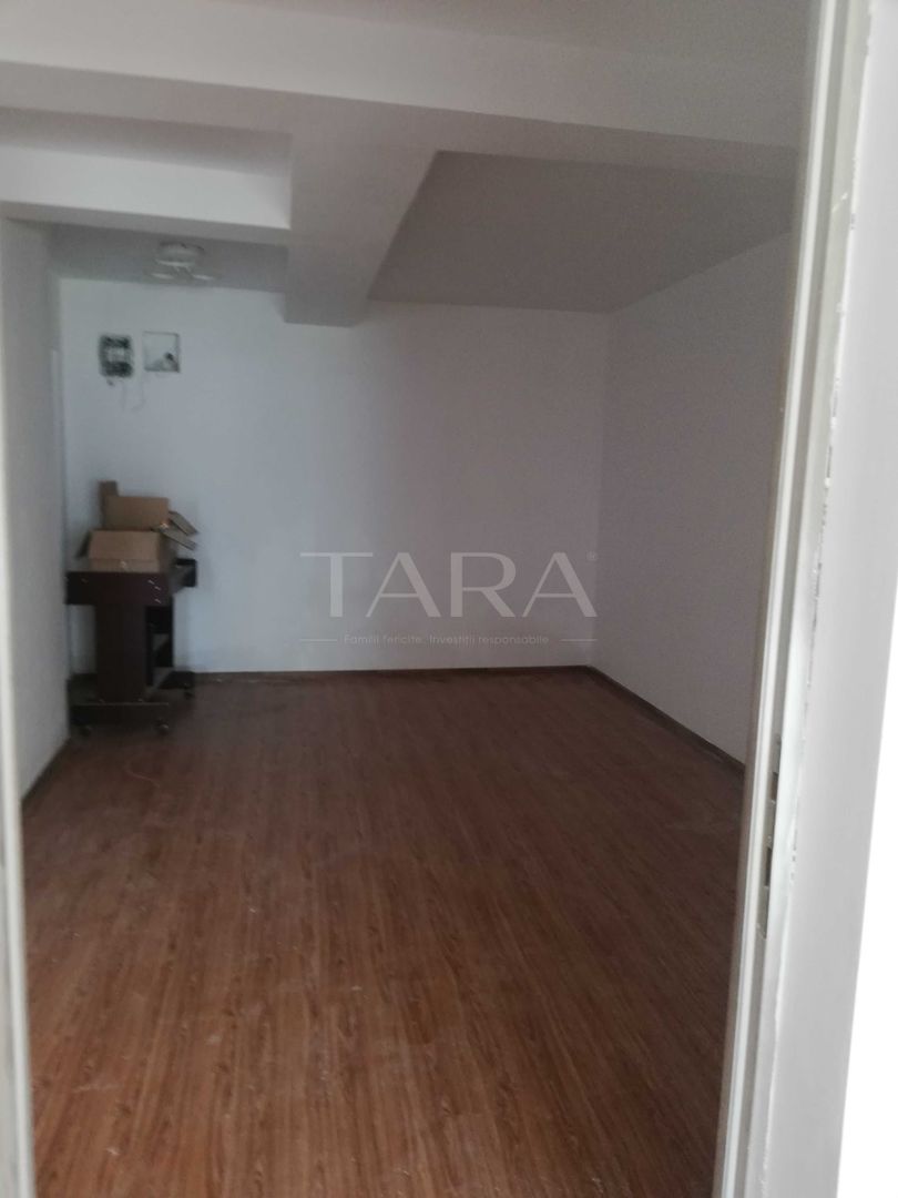 Apartament cu 3 camere vând an floresti - Poză 6