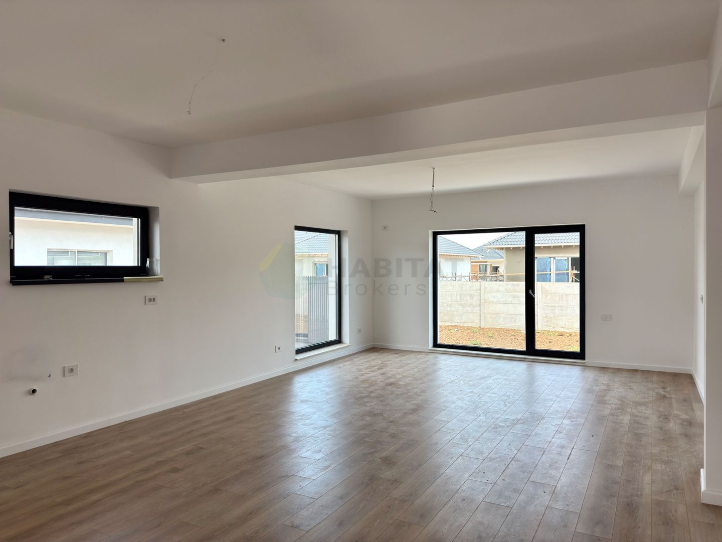 Casa 4 camere pe parter-Tunari | Teren 400 mp - Poză 21