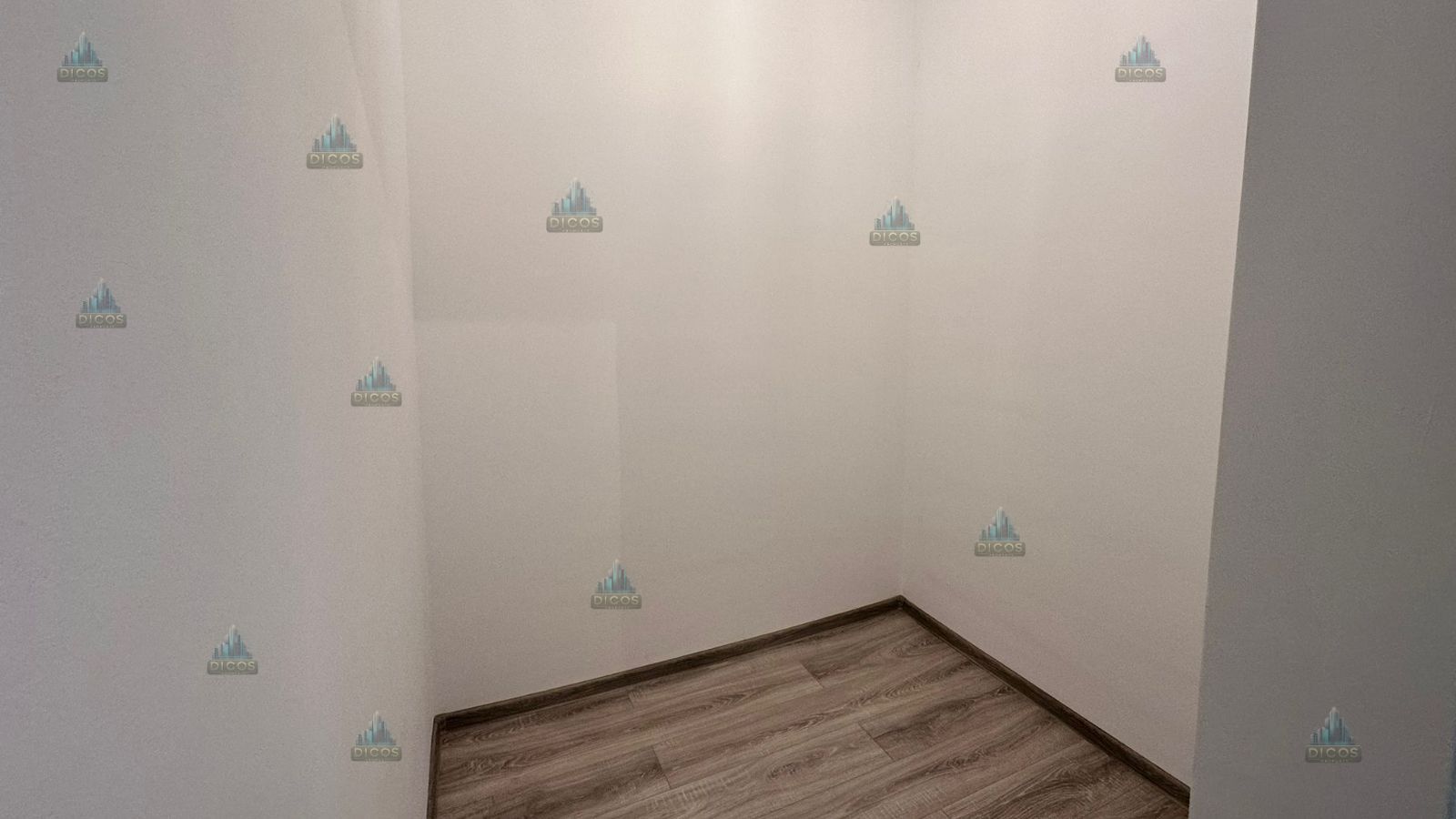 Vilă de vânzare 1500 mp teren - Poză 8