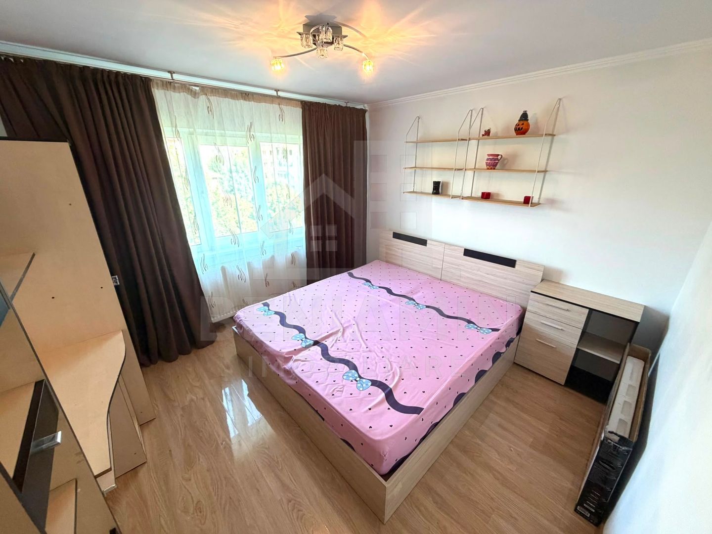 Apartament 3 camere si 2 bai Rovine decomandat 67mp  an1985 - Poză 3