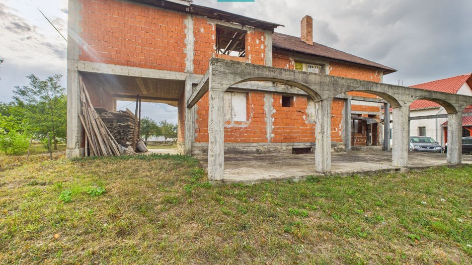 Casă la roşu S+P+1 în Bodrogu Nou - Poză 2