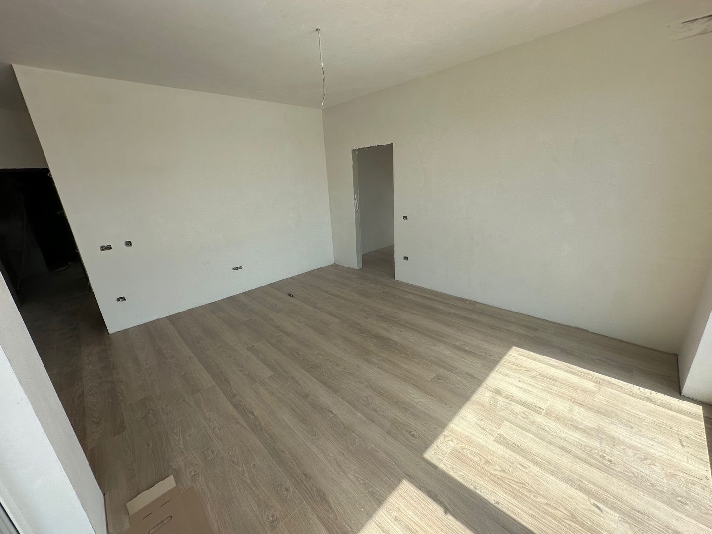 Apartment bloc nou cu lift si loc de parcare inclus - Poză 6