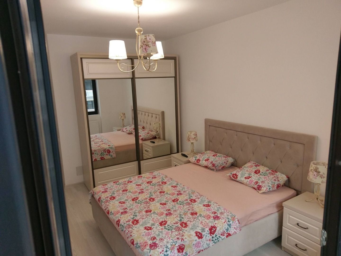 Apartament 2camere-de inchiriat+2 locuri de parcare Aparatorii Patriei - Poză 2