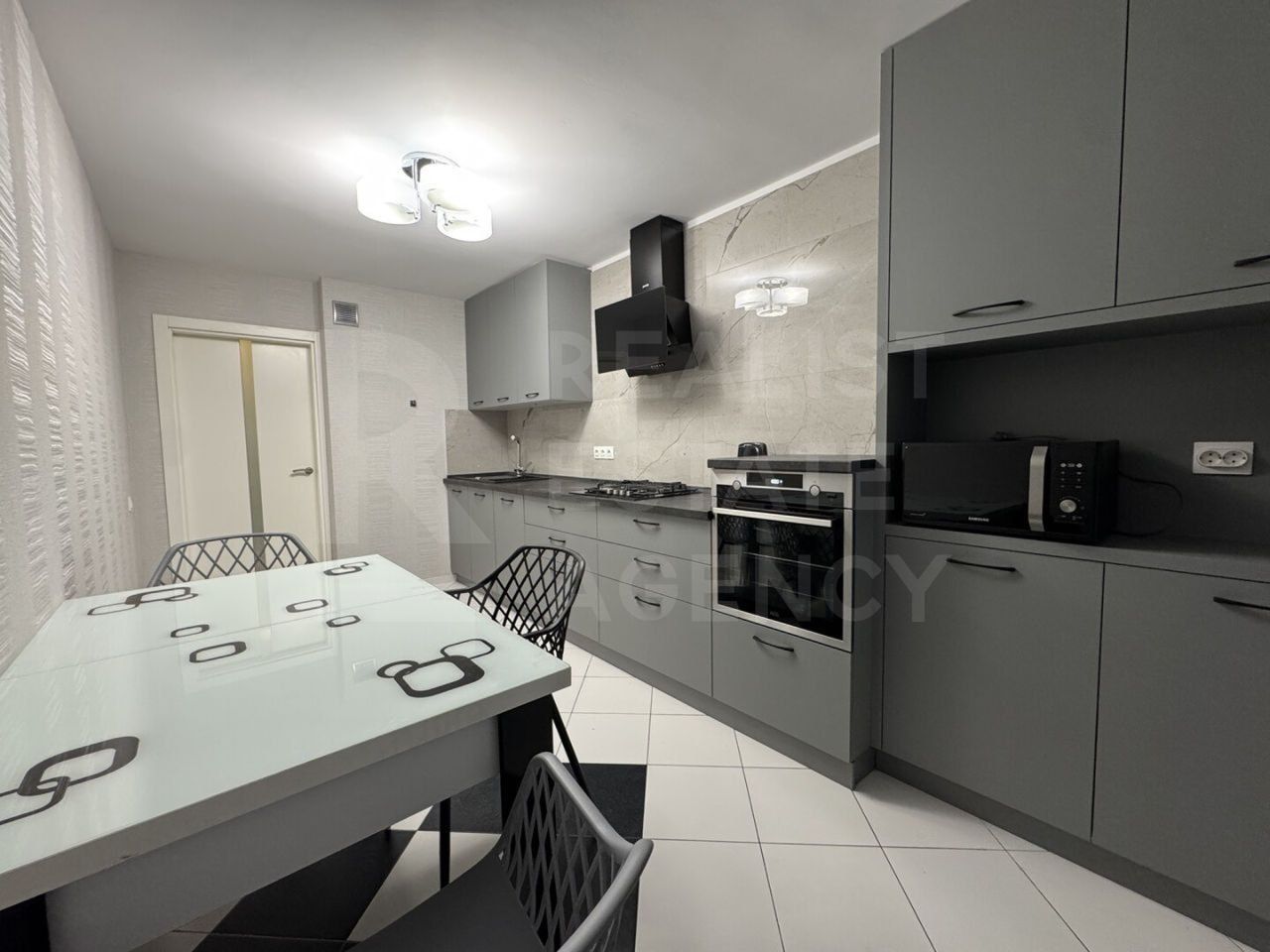 Chirie, apartament, 3 camere, str. Petru Movilă, Centru - Poză 2