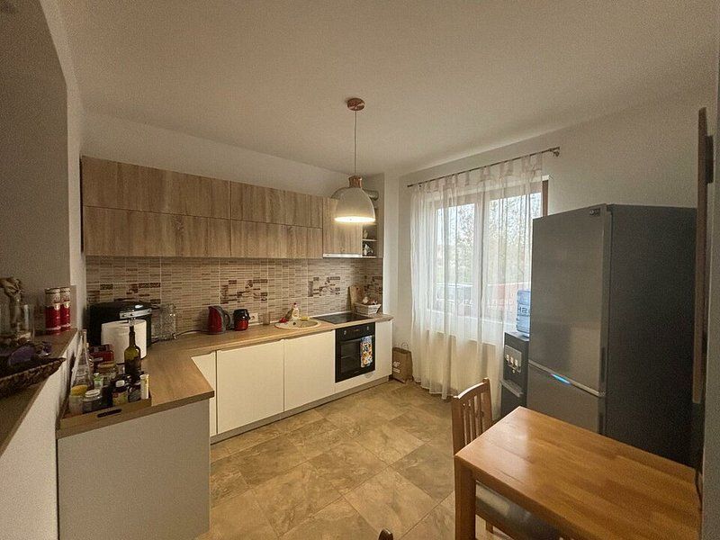 Vilă cu 4 camere de vânzare Dumbravita 144 mp - Poză 1