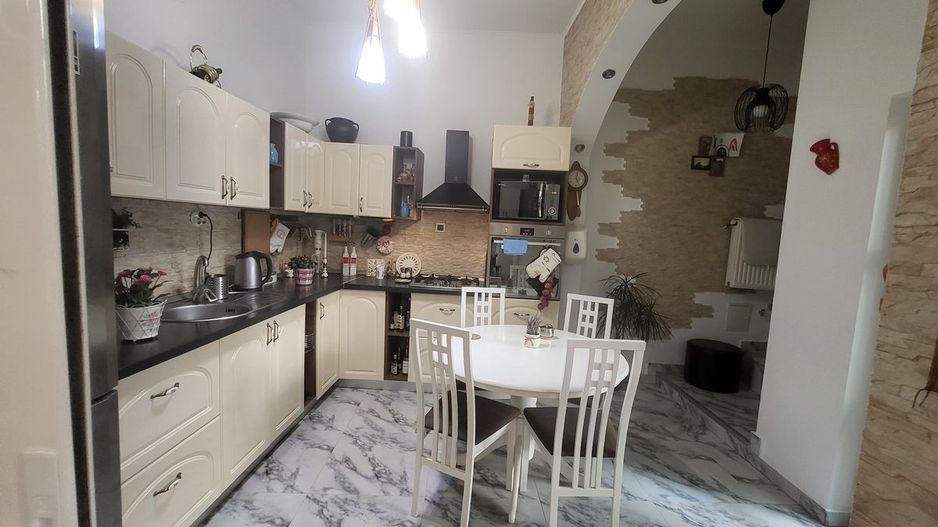 Bulevardul Ferdinand || Vila Lux 7 Camere  || Curte Terasa || 5 locuri parcare - Poză 8