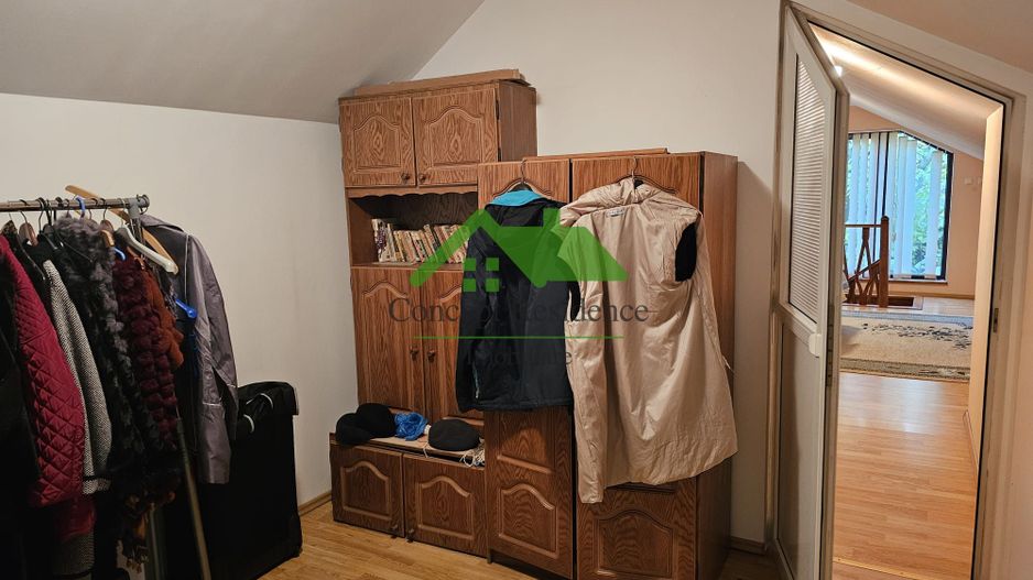 🏡 Casă cu demisol, parter și mansardă – Str. Victoriei, zonă centrală - Poză 14