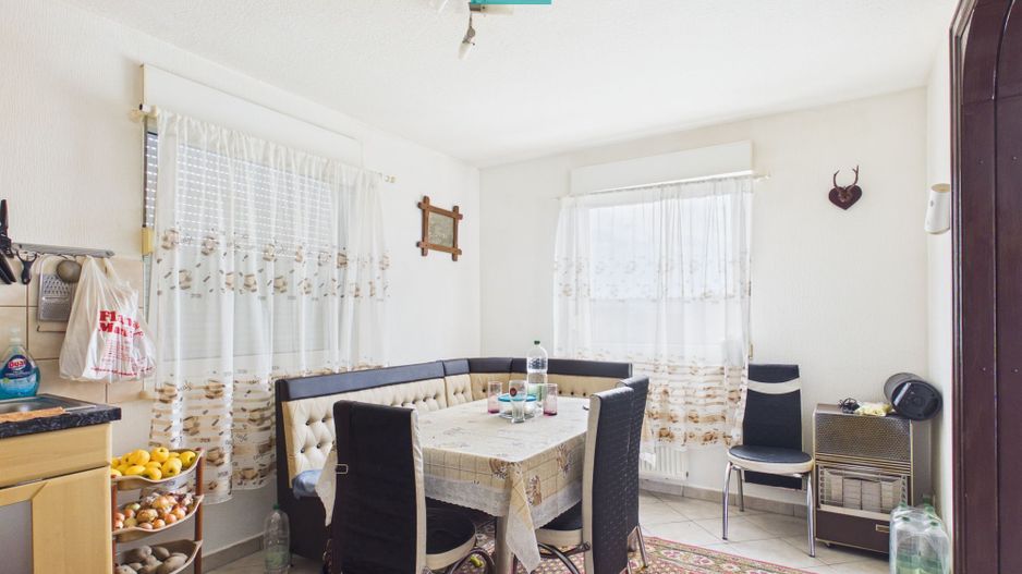 Casă cu mansardă, teren 410 mp - Poză 9
