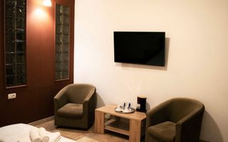 Proprietate ideală pentru locuință și afacere turistică în Eforie Nord - Poză 10