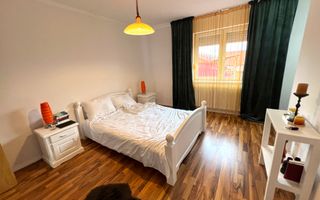 Casa de vanzare - 5 Camere, 2 Bai,  Garaj, 1000mp Teren - Poză 15