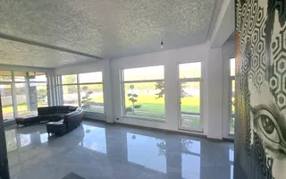 Casa cu piscina interioara si priveliste catre Cetatea Cisnadioarei - Poză 20