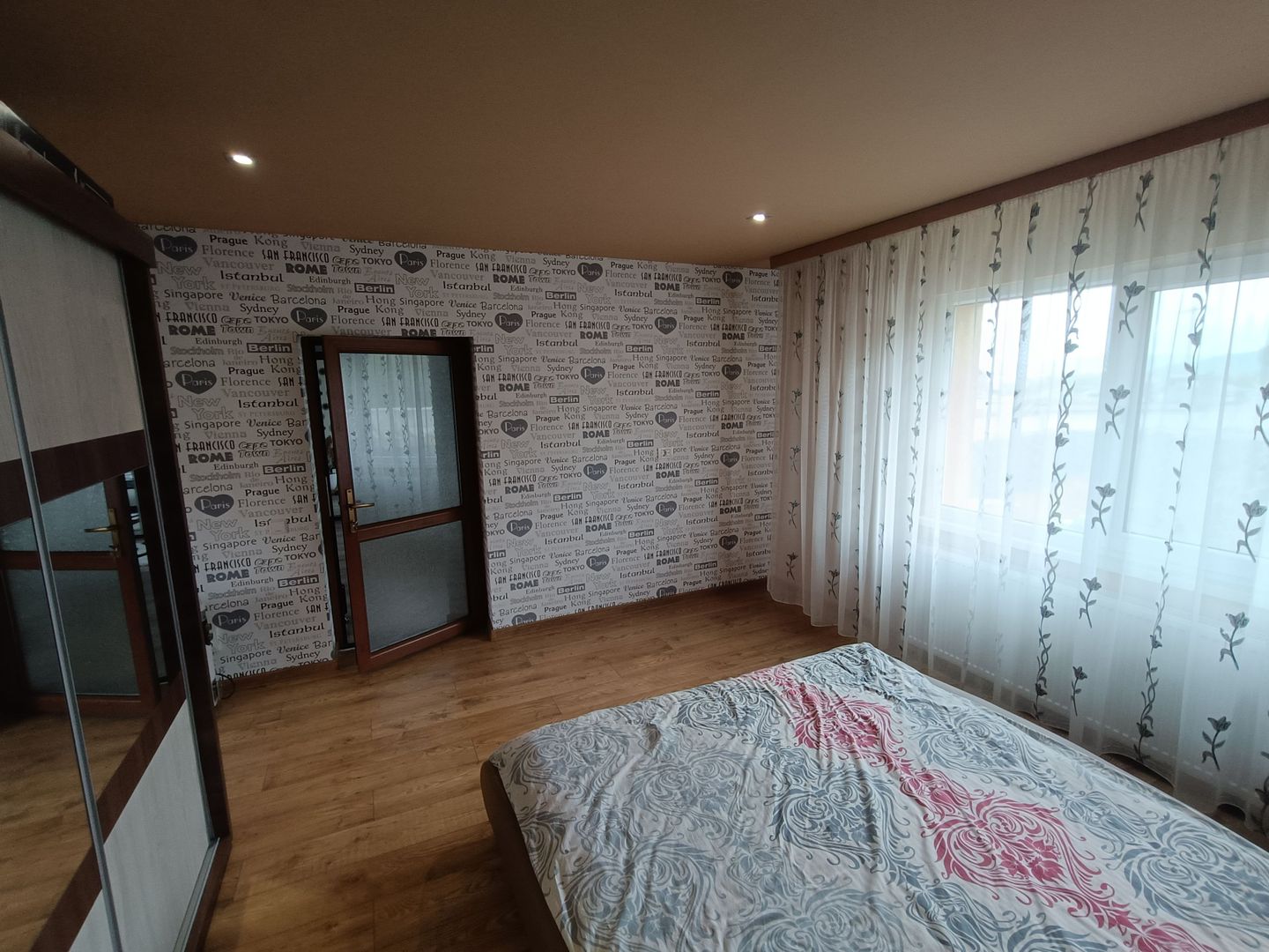Casa cu 3 camere, 150 mpu, mobilata, utilata, garaj, curte, Ampoita - Poză 12