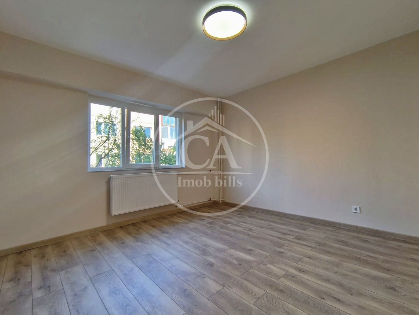 Apartament de vânzare cu 1 camere în zona Rogerius, Oradea - Poză 1