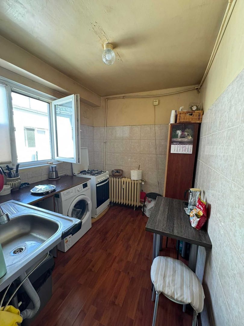 Apartament 2 camere bloc tip P reabilitat Favorit, Drumul Taberei - Poză 1